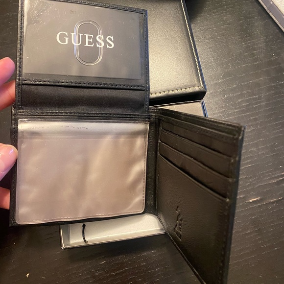 Men’s slimfold Guess wallet - Picture 3 of 3